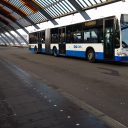 Bussen op Amsterdam Centraal aan de IJ-zijde