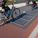 Duurzame rijwielpaden met zonnepanelen wekken energie op