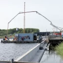 Het laatste onderwaterbeton van de Blankenburgverbinding wordt gestort bij de toerit van de Hollandtunnel (bron: Rijkswaterstaat)